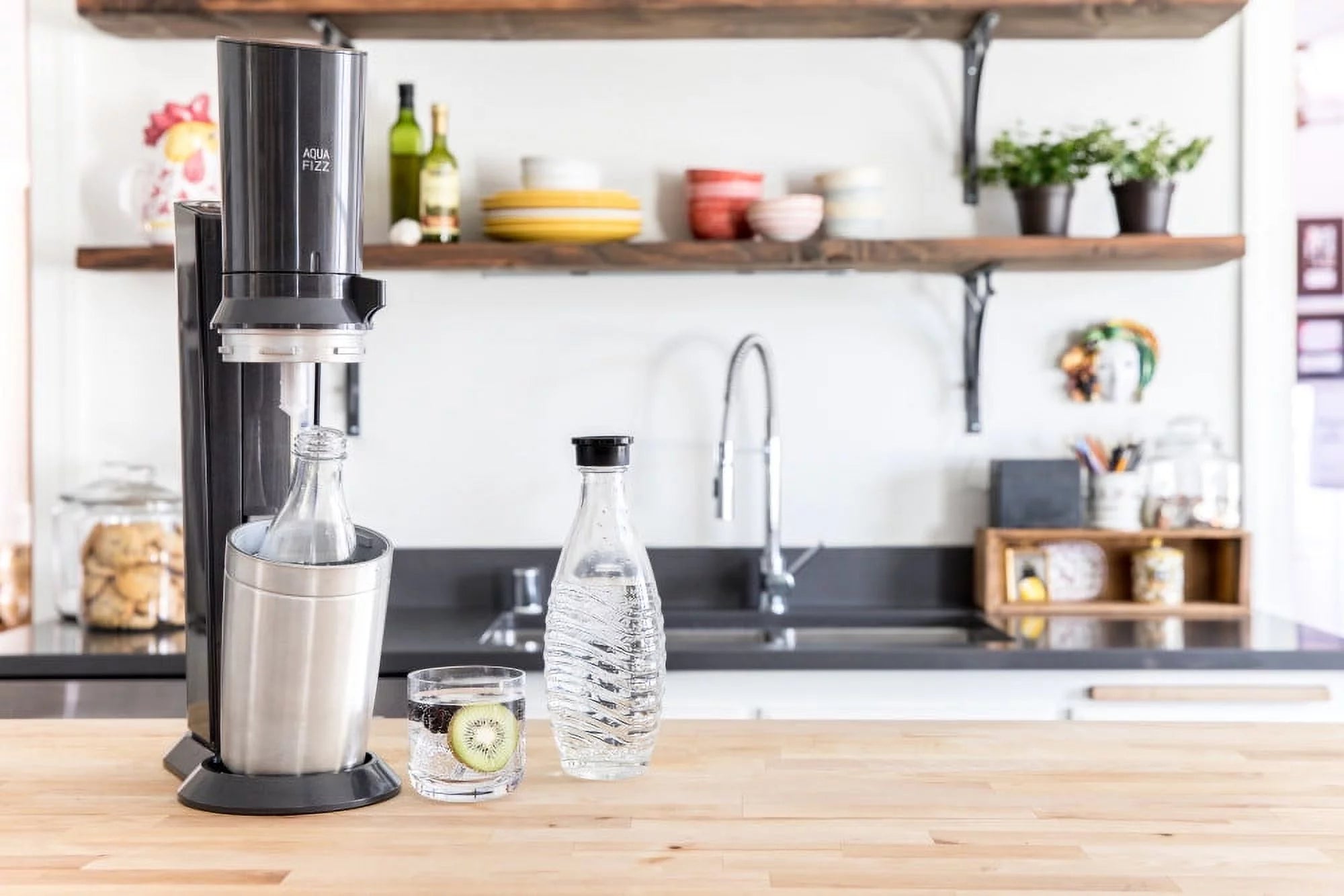 Black Sparkling Water Maker with Co2 and Glass Carafes I79682