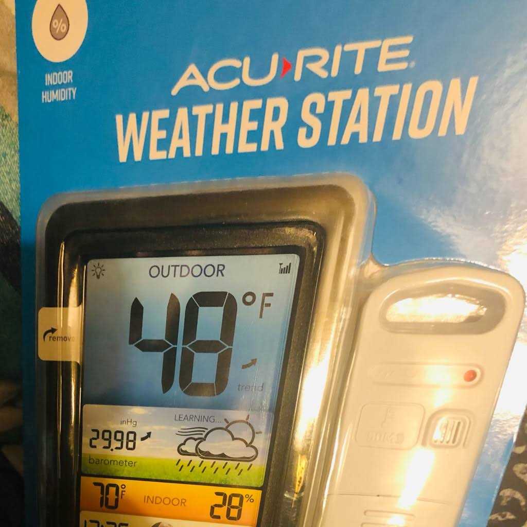 Wireless Color Forecaster with Temperature & Humidity B256