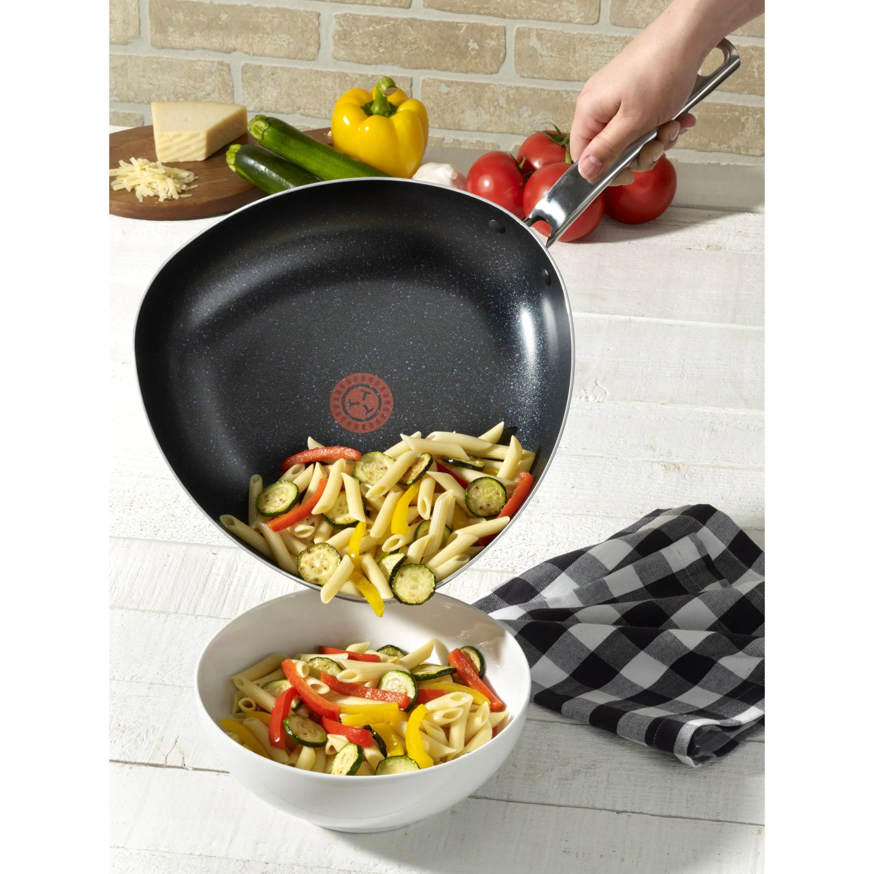 4 Quart Triangle Easy Pour Pan A37476